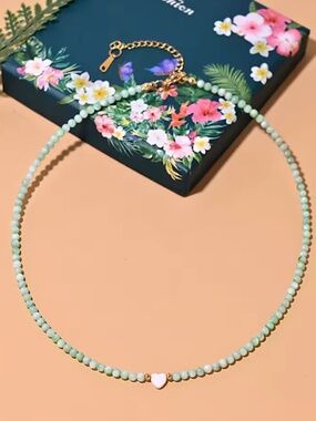 Mother of Pearl Beads Heart Choker Necklace